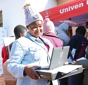 Univen's first year students issued with tablets