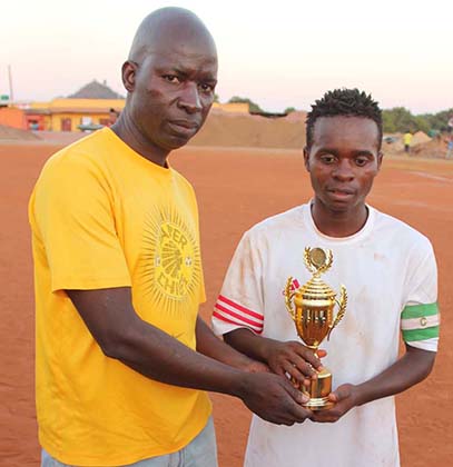 Mountain Rangers lift the Benjie's trophy