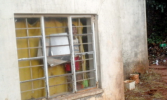 Toddlers abandoned while mother sits in jail
