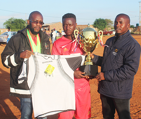 Silverware for Black Aces