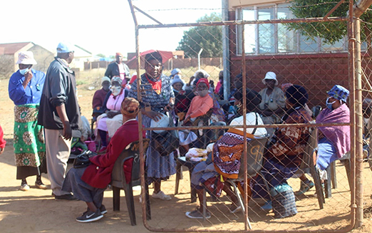 More pensioners left stranded without payment