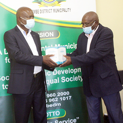 Vhembe mayor hands over masks to Donald Fraser staff