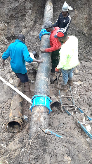 Still no water as technicians race to fix burst pipe