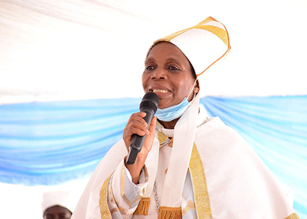 Woman cleric steps into the robes of her bishop father