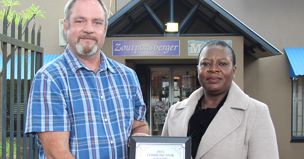 Newspapers give recognition to top communicator
