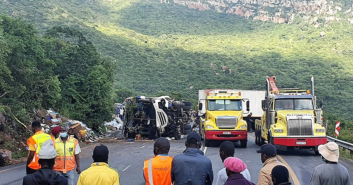N1 closed after fatal mountain pass bus crash