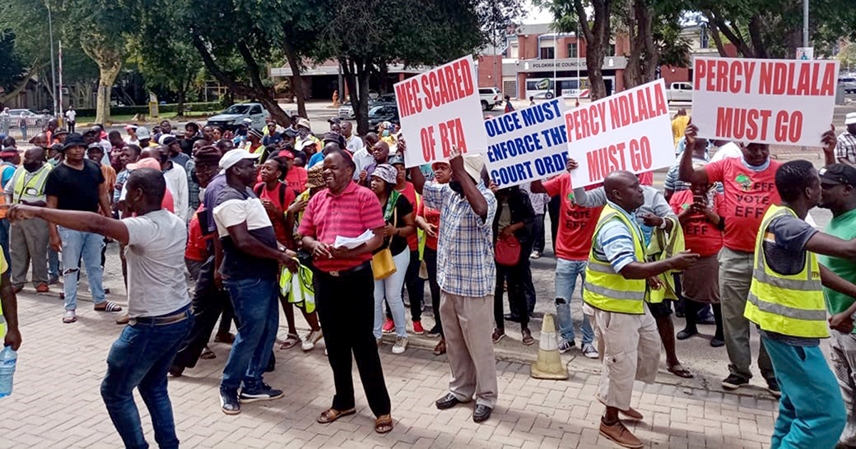 Taxi operators march to MEC, asking for an intervention