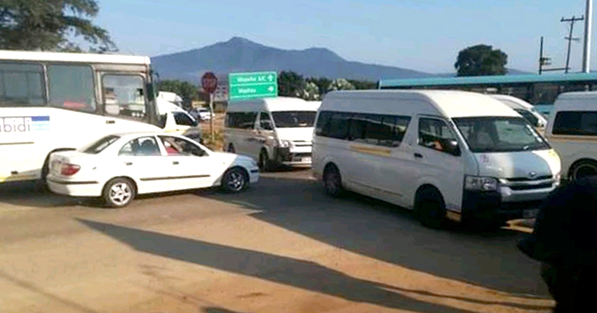 Taxi drivers block road to Ha-Masia in protest