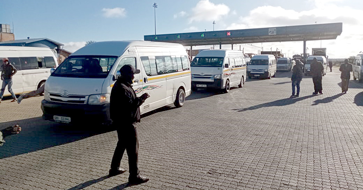 Taxis disrupt N1 in protest over routes