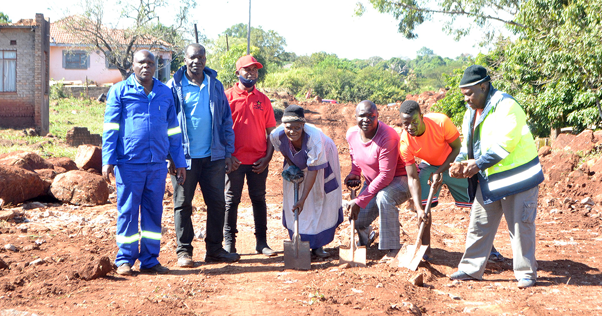Mukula-Mukondeni residents resort to fixing own roads