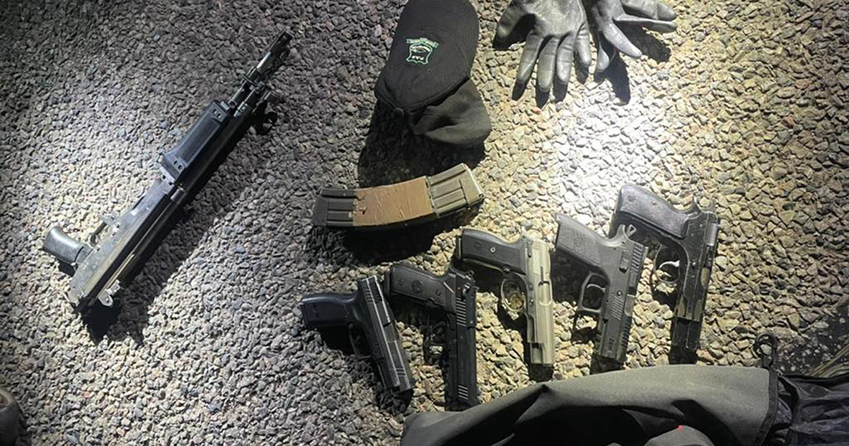 Robbers nabbed with arsenal of weapons