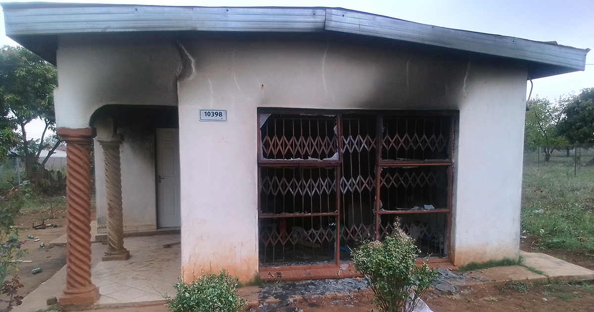 Man accused of trying to kill ex-girlfriend rescued from mob