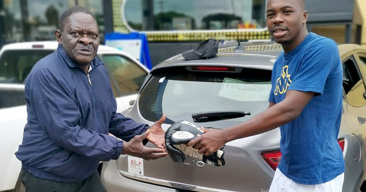 'Tsetse Fly' Nemushungwa donates boxing gloves to A-Z Academy