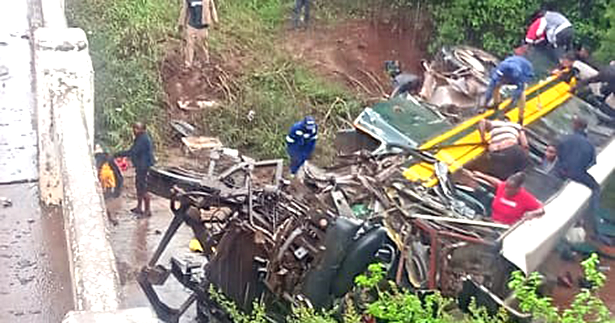 Twenty killed in horror bus accident on N1 north