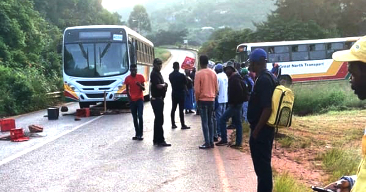 Witvlag road blocked as commuters complain about poor service