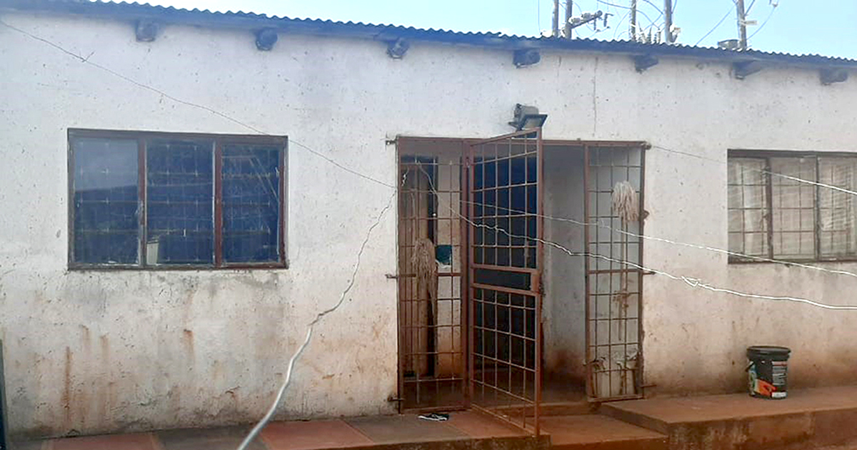 Tshakhuma vha ṱoḓa u vula tshiṱitshi tshiswa tsha radio.
