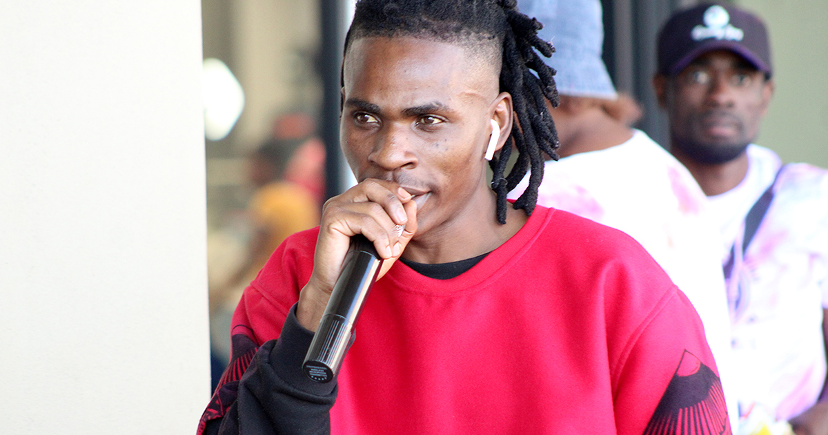 Chris Bang o vhuya hafhu na aḽibamu thangeli, ‘Mbilu’.