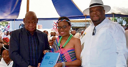 Vhalaudzi Vha Makumbane vha ṱoḓa u ṅwala ḓivhazwakale yavho kha bugu nthihi
