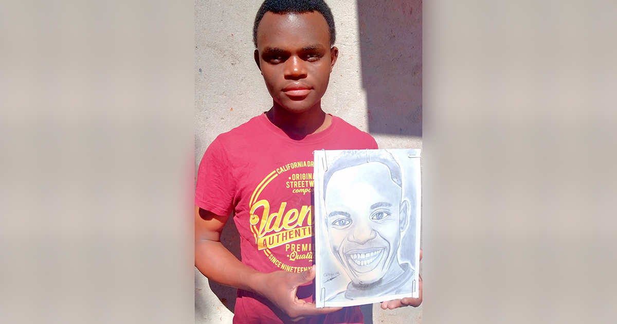 Phindulo wows art lovers with his captivating pencil drawings