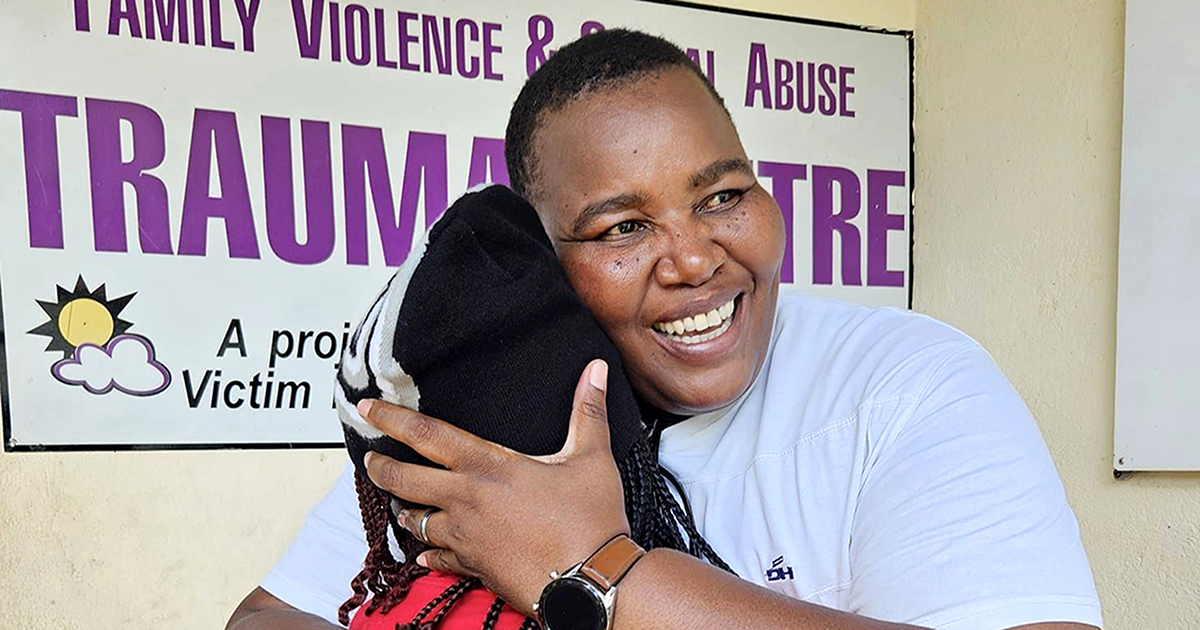 Mme vho farelwa u shumisa nwana sa phuli ya vhudzekani