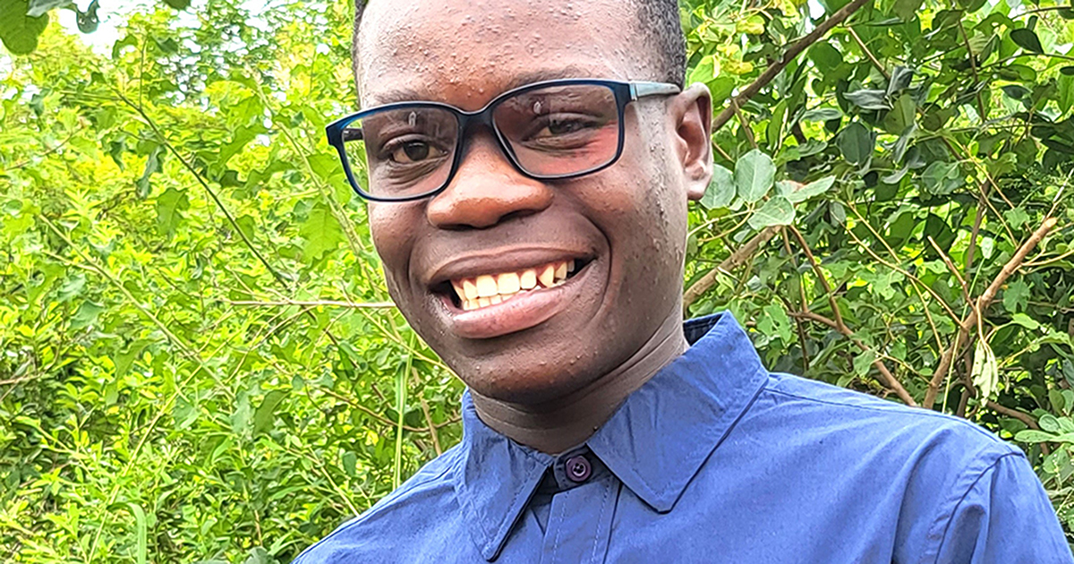 Gundo wants to recite his poem for the President