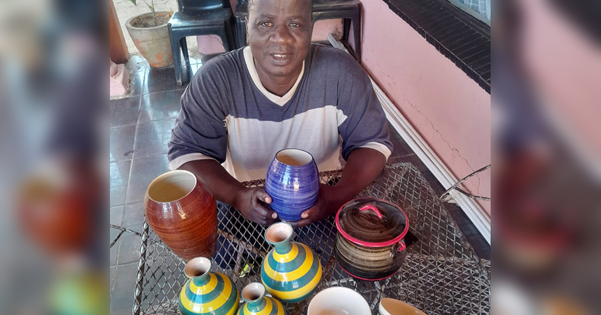 Clay pots keep the fire burning