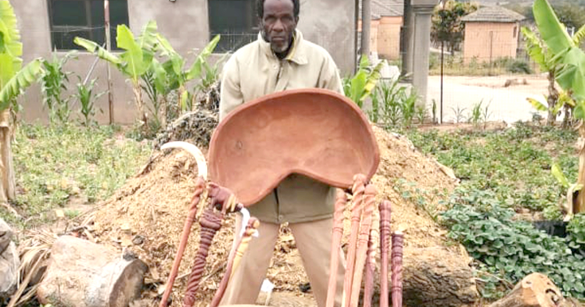 Phalanndwa continues to produce amazing wood carvings