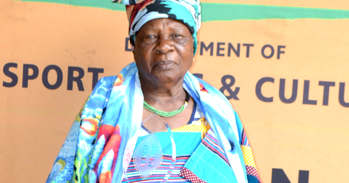 Vho Noria Mabasa na Vho Ester Sinyegwe vho huliselwa u vhulunga vhufa