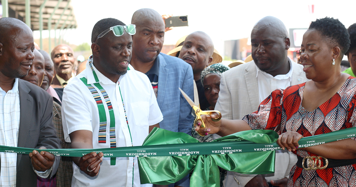 Mavhengele tserekano wa Madombidzha wo swikisa mavhengele manzhi tsini kha vhadzulapo vha Western.