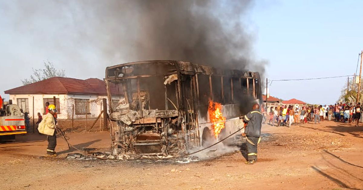 Passengers jump for safety after bus suddenly catches fire