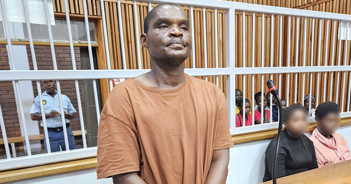 Warder charged with smuggling cell phones into prison