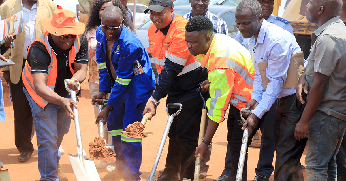 Rakonṱiraka muswa vho lamba mushumo.