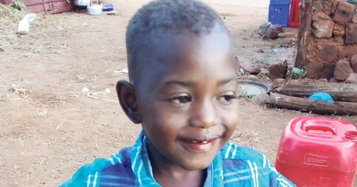 Vhabebi vha vhana vho ngalangalaho vhari vho laṱa fulufhelo kha mapholisa