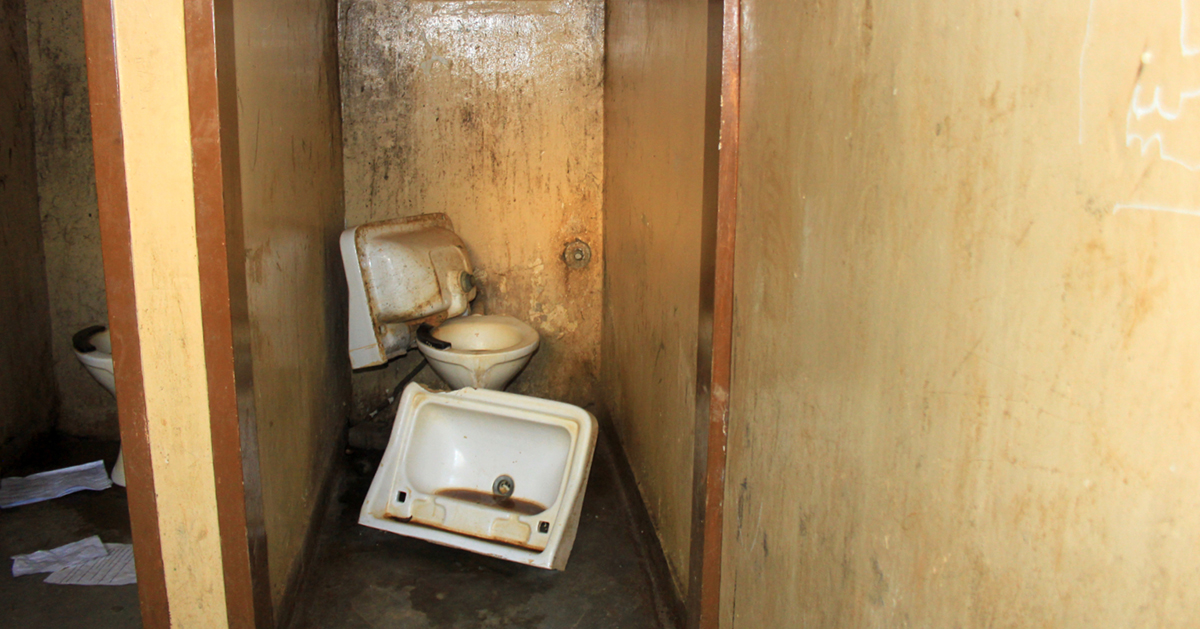 Elim High learners endure unsafe toilets and overcrowded classrooms