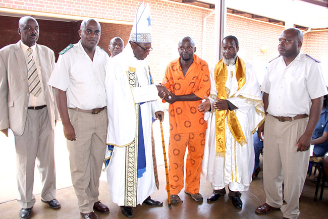 Archbishop Elias Miriri brings hope to Thohoyandou’s inmates