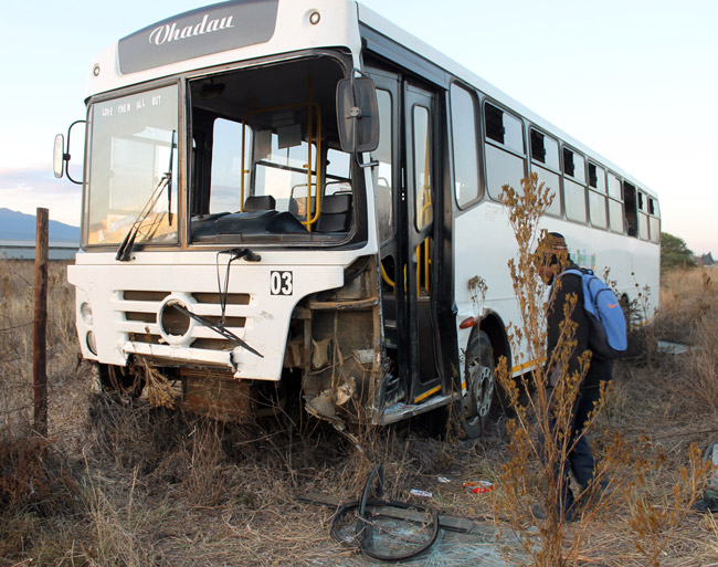 Passengers injured in bus accident on Madombidzha road