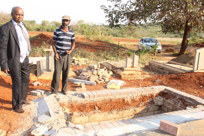 Graves vandalised in Tshififi graveyard