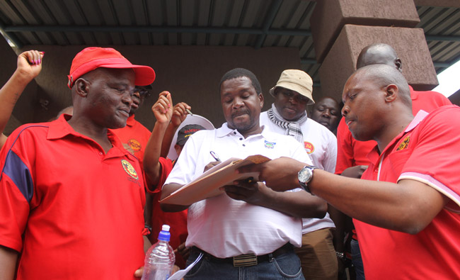 SAMWU calls for mayor and MM to step down