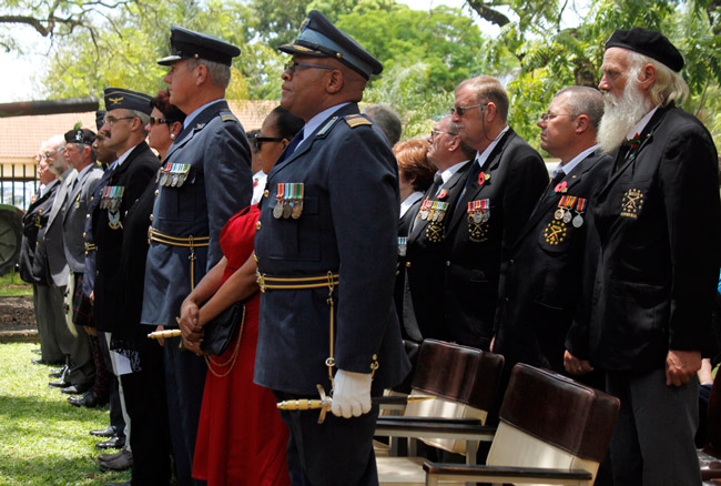 Armed forces pay tribute to the fallen