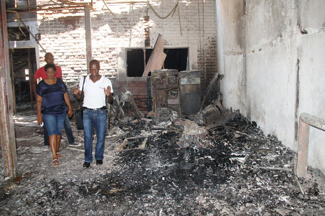 Police investigate Malamulele complex fi re