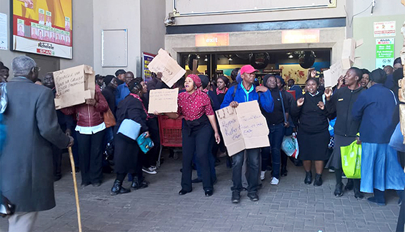 Update: Shoppers left stranded as Spar staff go on strike