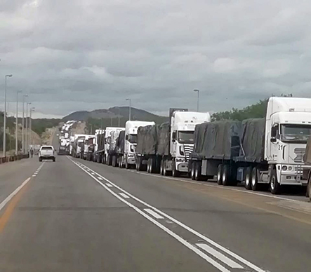 Travellers stranded at border post