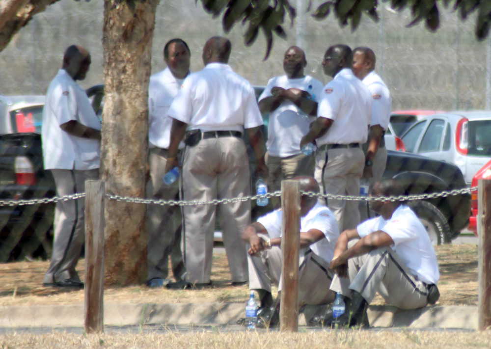 Prison warders on two-day strike